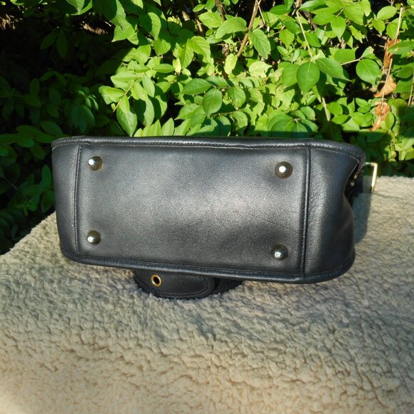 SOLD**Vintage Coach Legacy Zip 9966, EUC in Black - Picture 3 of 9